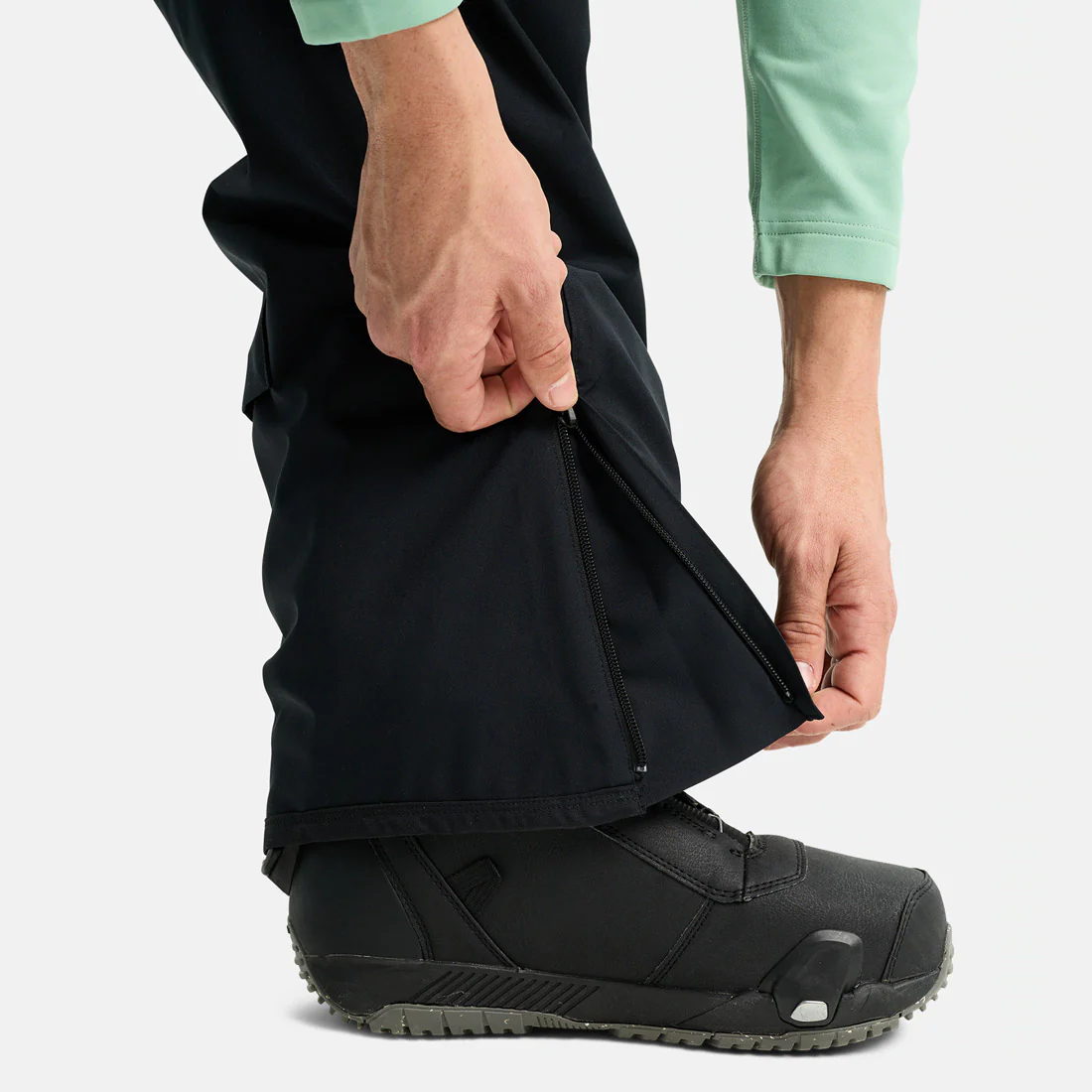 BURTON Reserve Bib Pant 2026 - True Black - Image 4