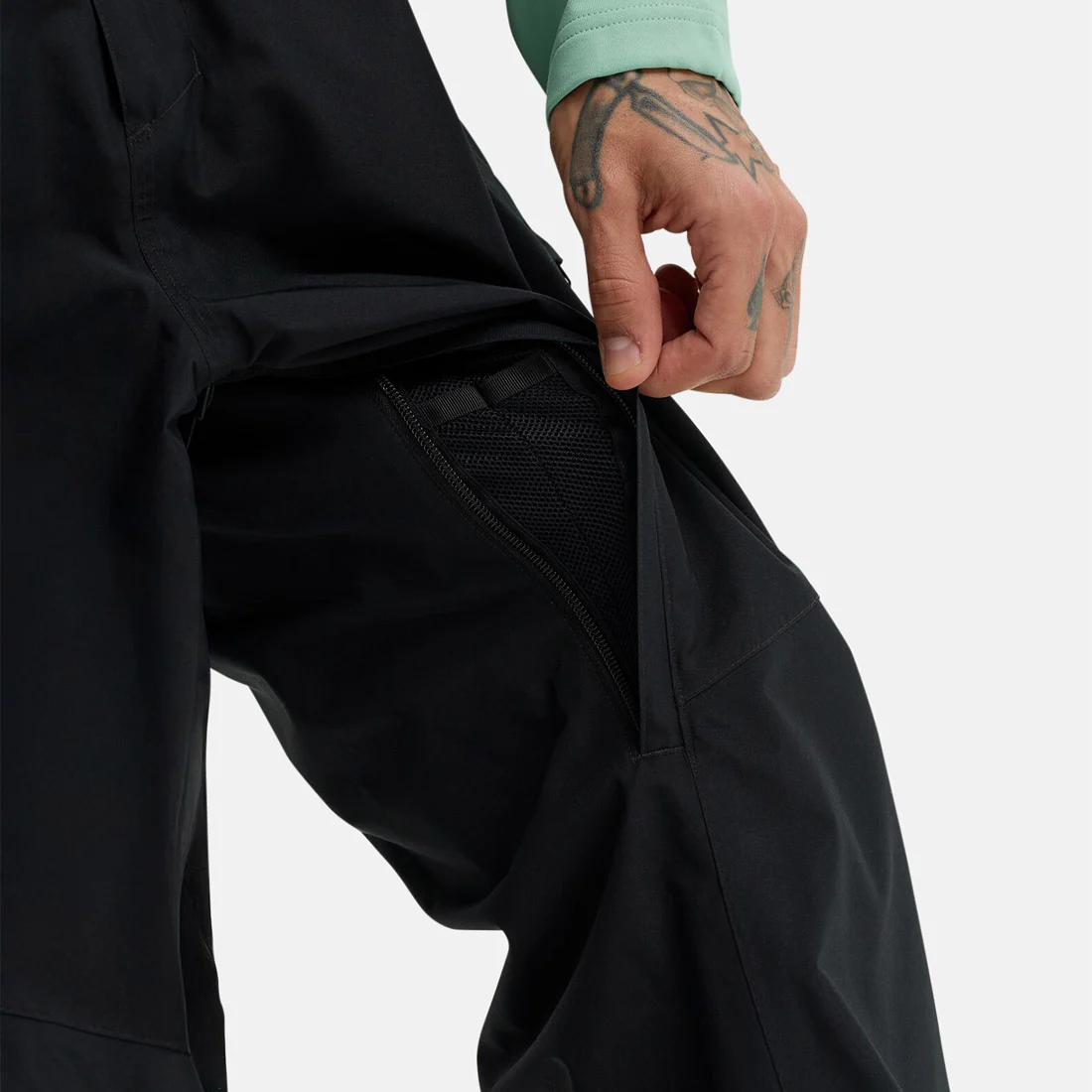 BURTON Reserve Relaxed 2L Bib Pant 2026 - True Black - Image 5