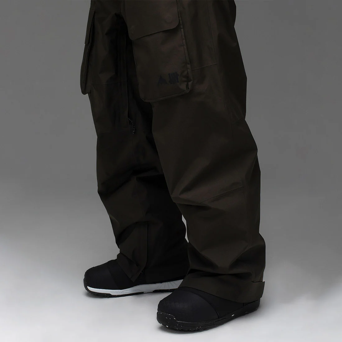 BURTON UNDEFEATED Gore-Tex 2L Bib Pant - Charcoal - Image 4