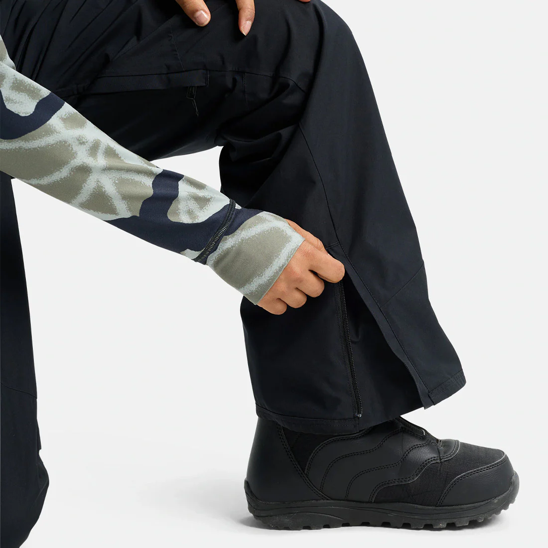 BURTON Women's Gore-Tex 2L Reserve Bib Pant 2026 - True Black - Image 6