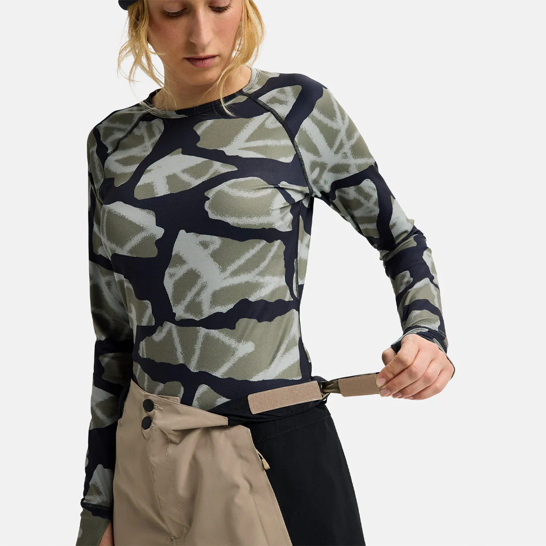 BURTON Women's Reserve Relaxed Pant 2026 - Summit Taupe/True Black - Image 4