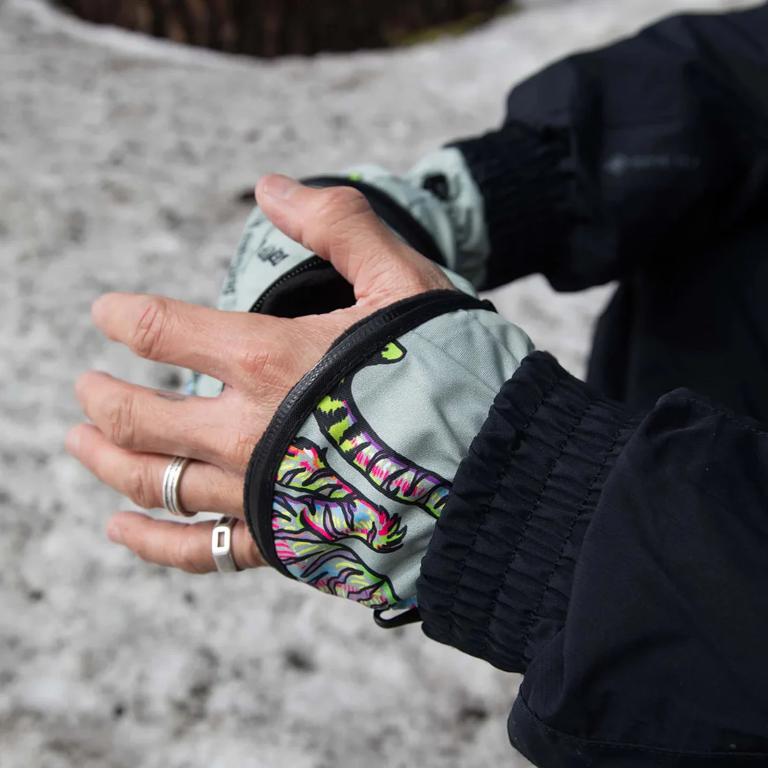 DEATHGRIP Melodie Perault Ghoul Mitt 2026 - Melodie - Image 3