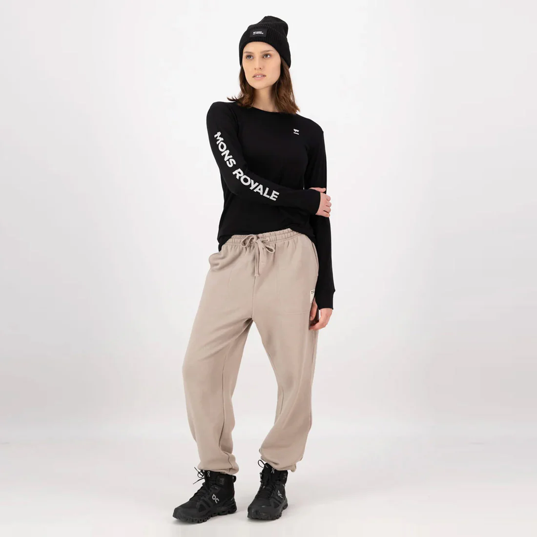MONS ROYALE Women's Yotei Merino Classic Long Sleeve - Black - Image 4