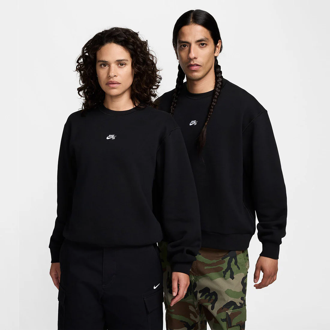 NIKE SB Essential Logo Crew - Black/White - Image 2