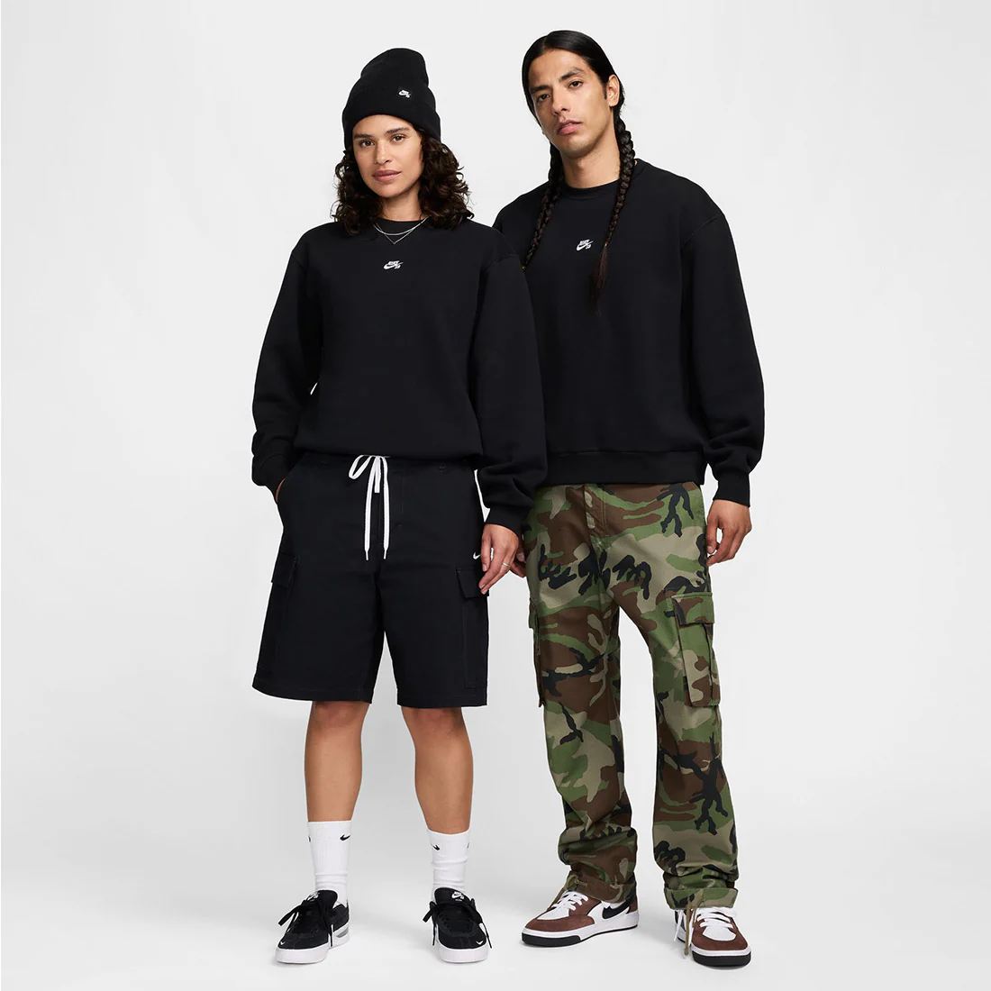 NIKE SB Essential Logo Crew - Black/White - Image 5