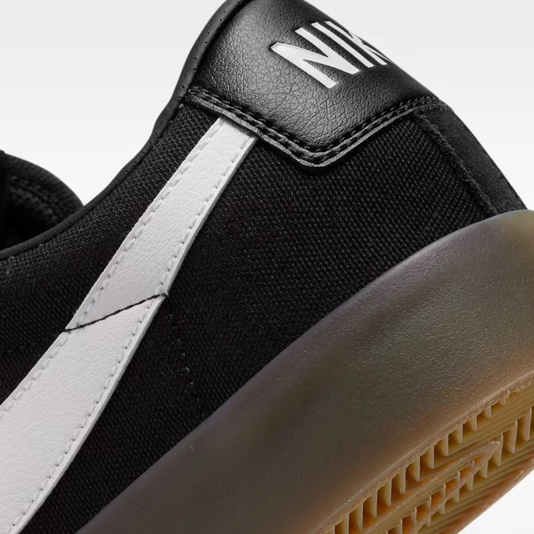 NIKE SB Zoom Blazer Low Pro GT - Black/Gum - Image 8