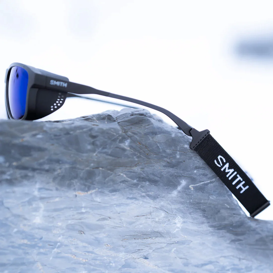 SMITH Embark Sunglasses - Matte Black/ChromaPop Glass Polarized Blue Mirror - Image 4
