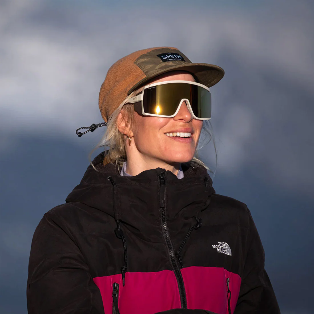 SMITH Pursuit Sunglasses - Matte Bone/ChromaPop Glacier Photochromic Copper to Gray with Gold Mirror - Image 3