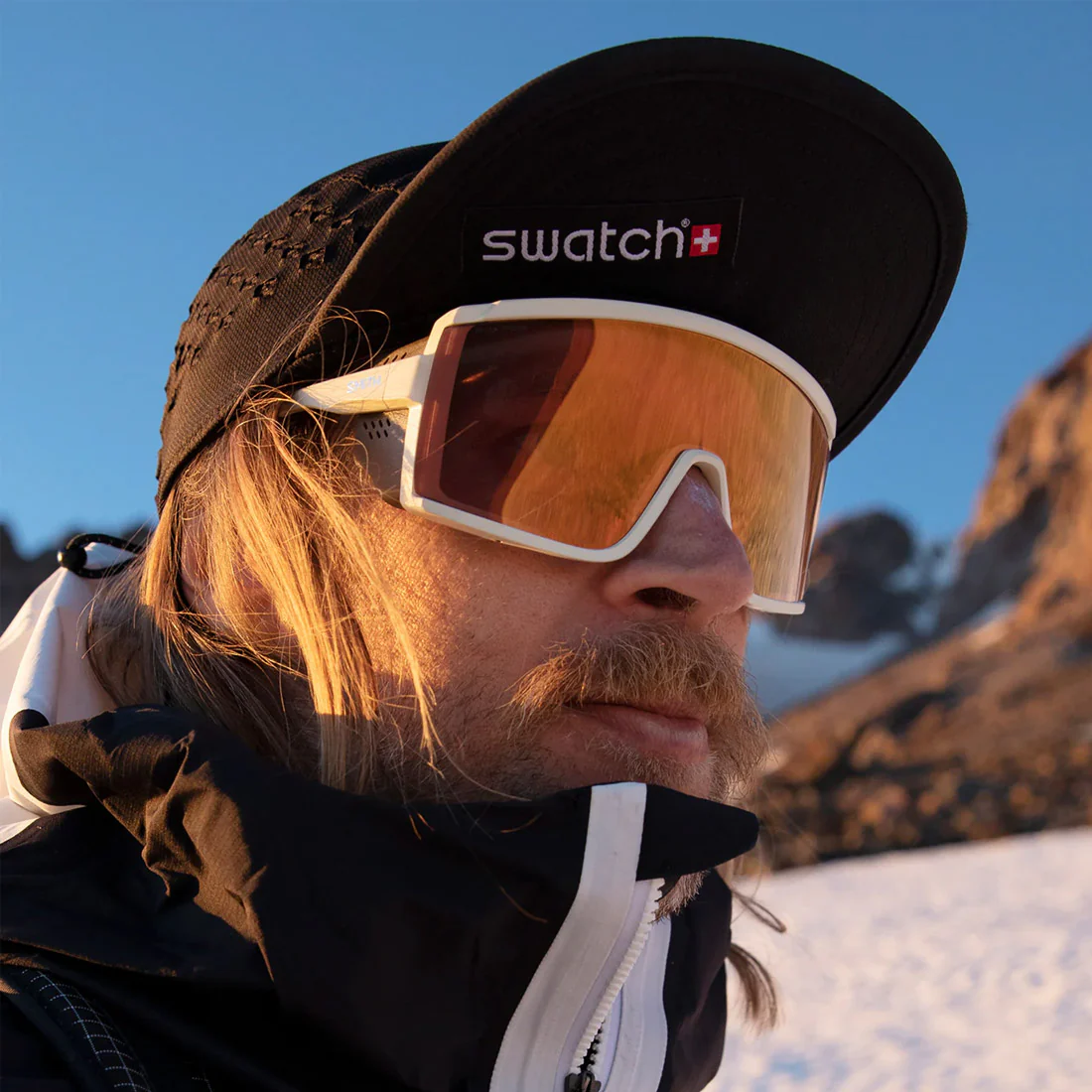 SMITH Pursuit Sunglasses - Matte Bone/ChromaPop Glacier Photochromic Copper to Gray with Gold Mirror - Image 4
