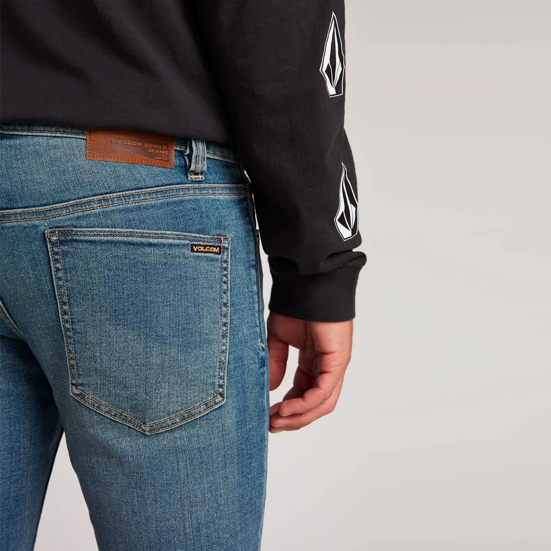 VOLCOM 2X4 Tapered Jean - 70s Indigo - Image 4