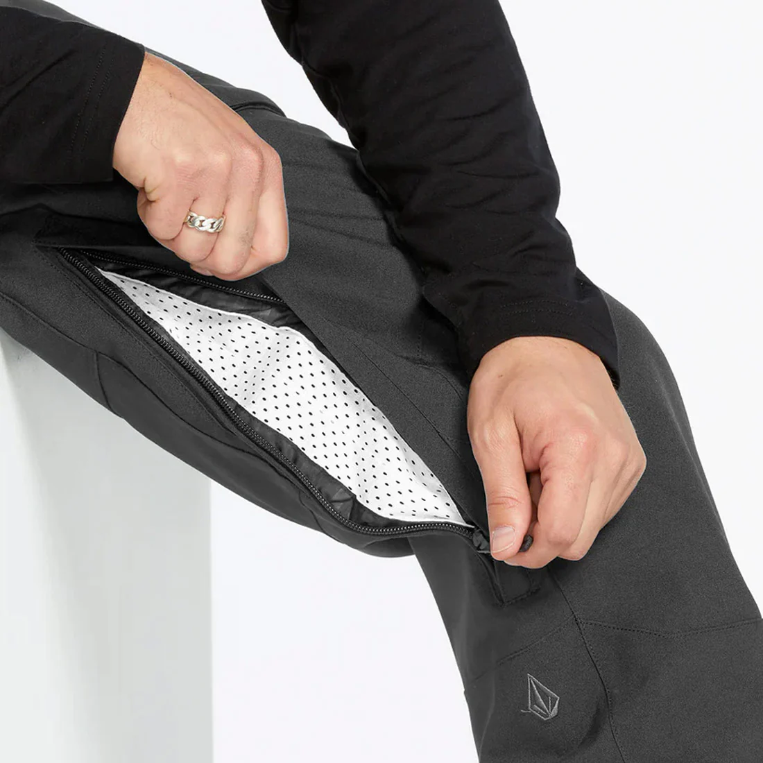 VOLCOM Roan Bib Overall 2025 - Black - Image 9
