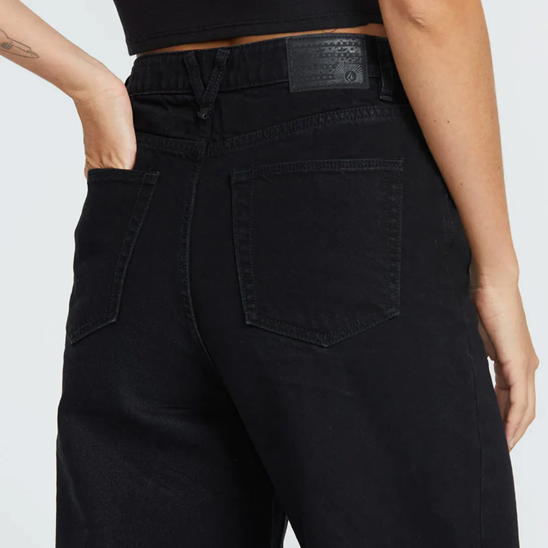 VOLCOM Women's Stoned Boyfriend Hirise Jean - Black - Image 4